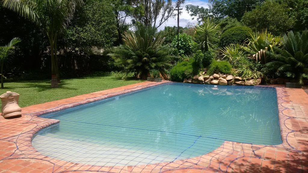 Hillside Manor Hotell Bulawayo Exteriör bild