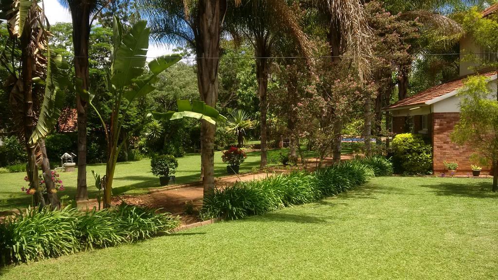 Hillside Manor Hotell Bulawayo Exteriör bild
