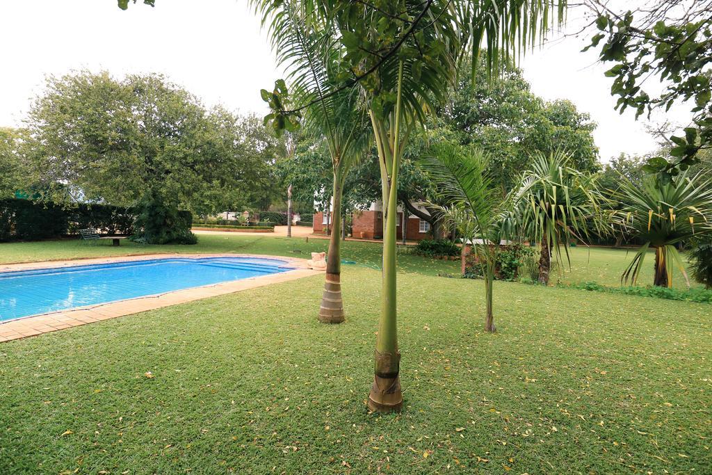 Hillside Manor Hotell Bulawayo Exteriör bild