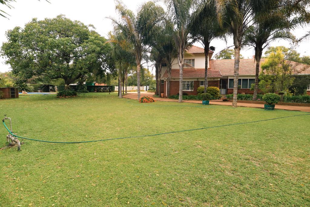 Hillside Manor Hotell Bulawayo Exteriör bild